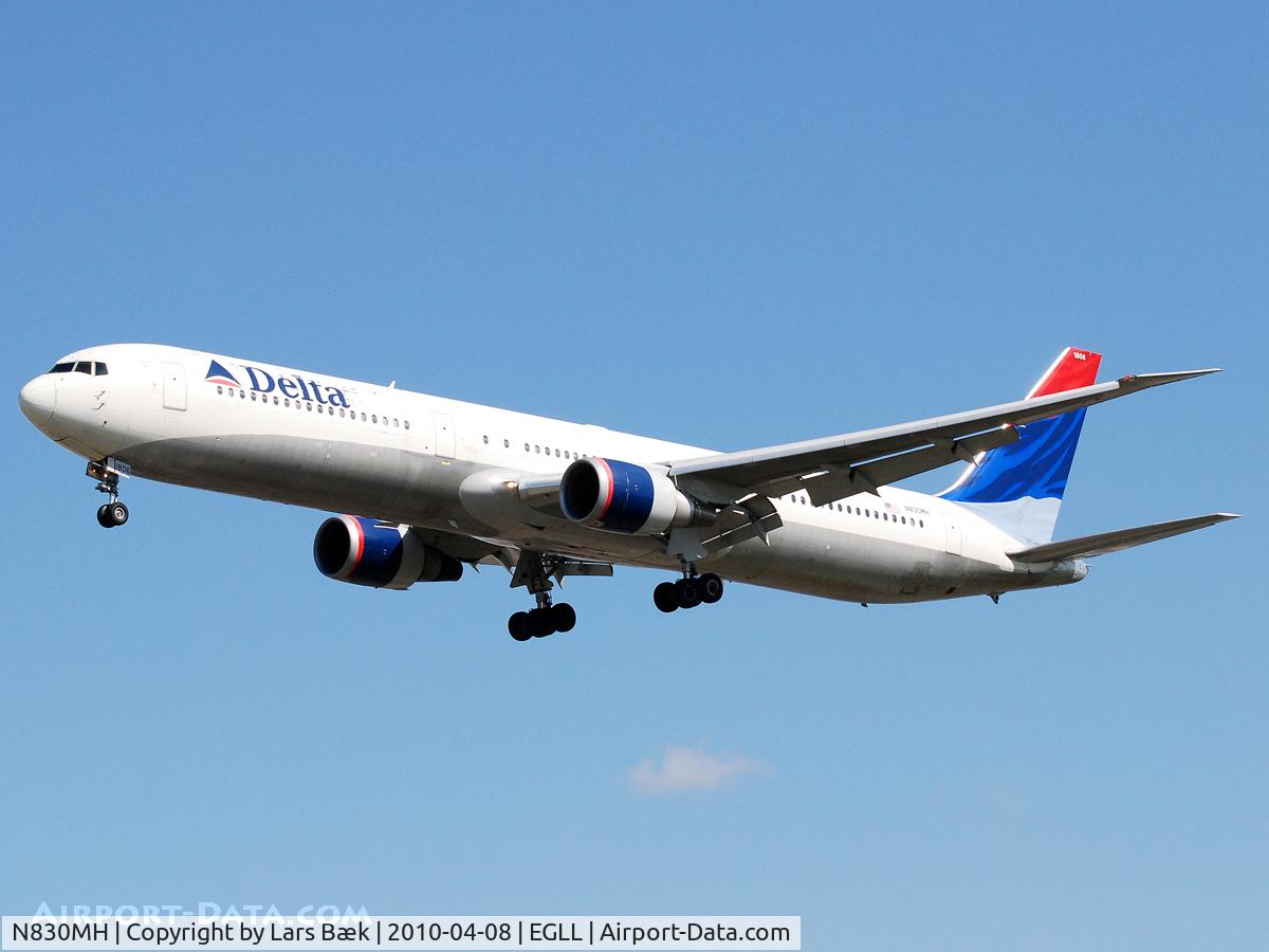 N830MH, 2000 Boeing 767-432/ER C/N 29701, RWY27L Myrtle Ave
