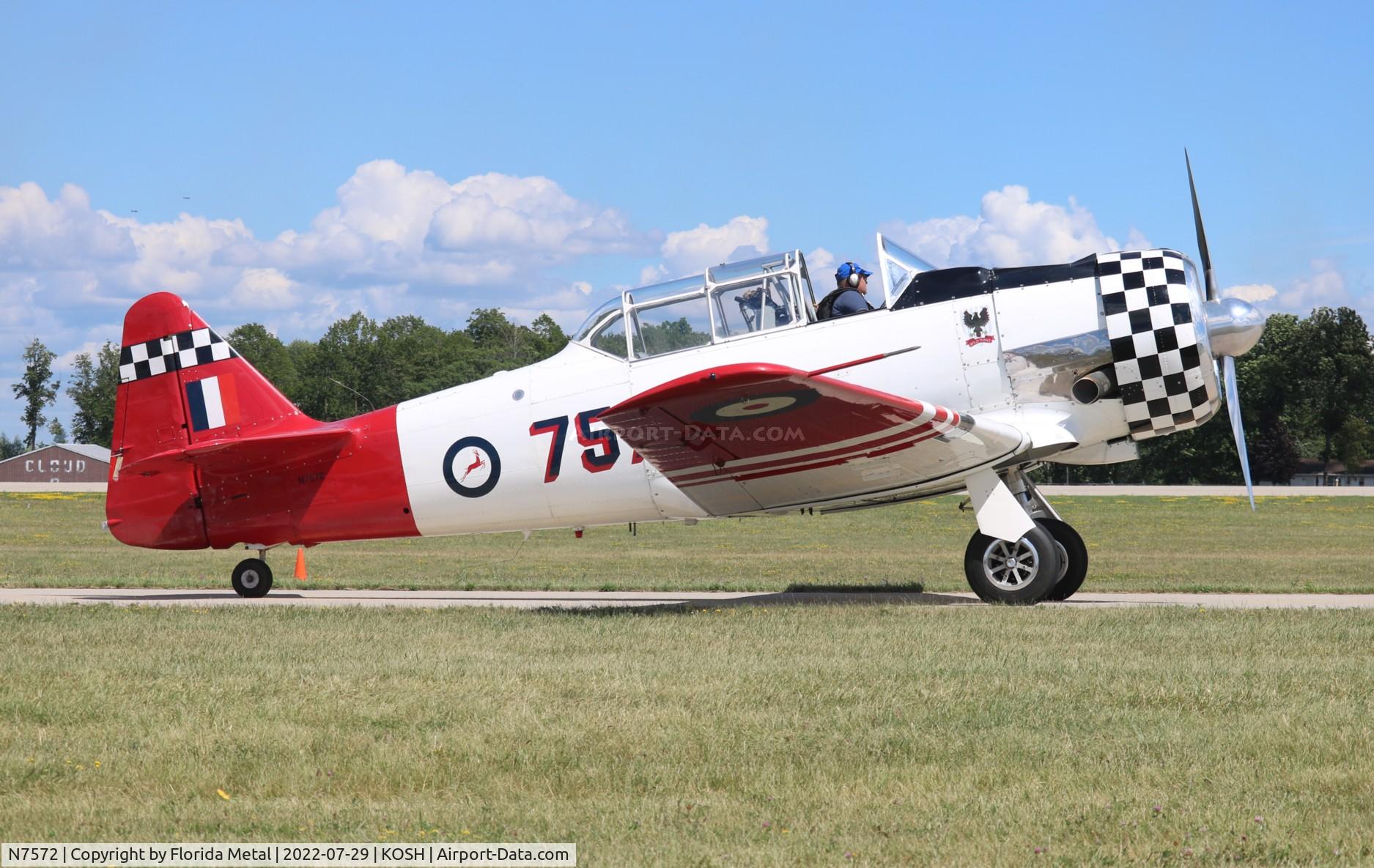 N7572, 1941 North American AT-6D Texan C/N 41-34018, OSH 2022