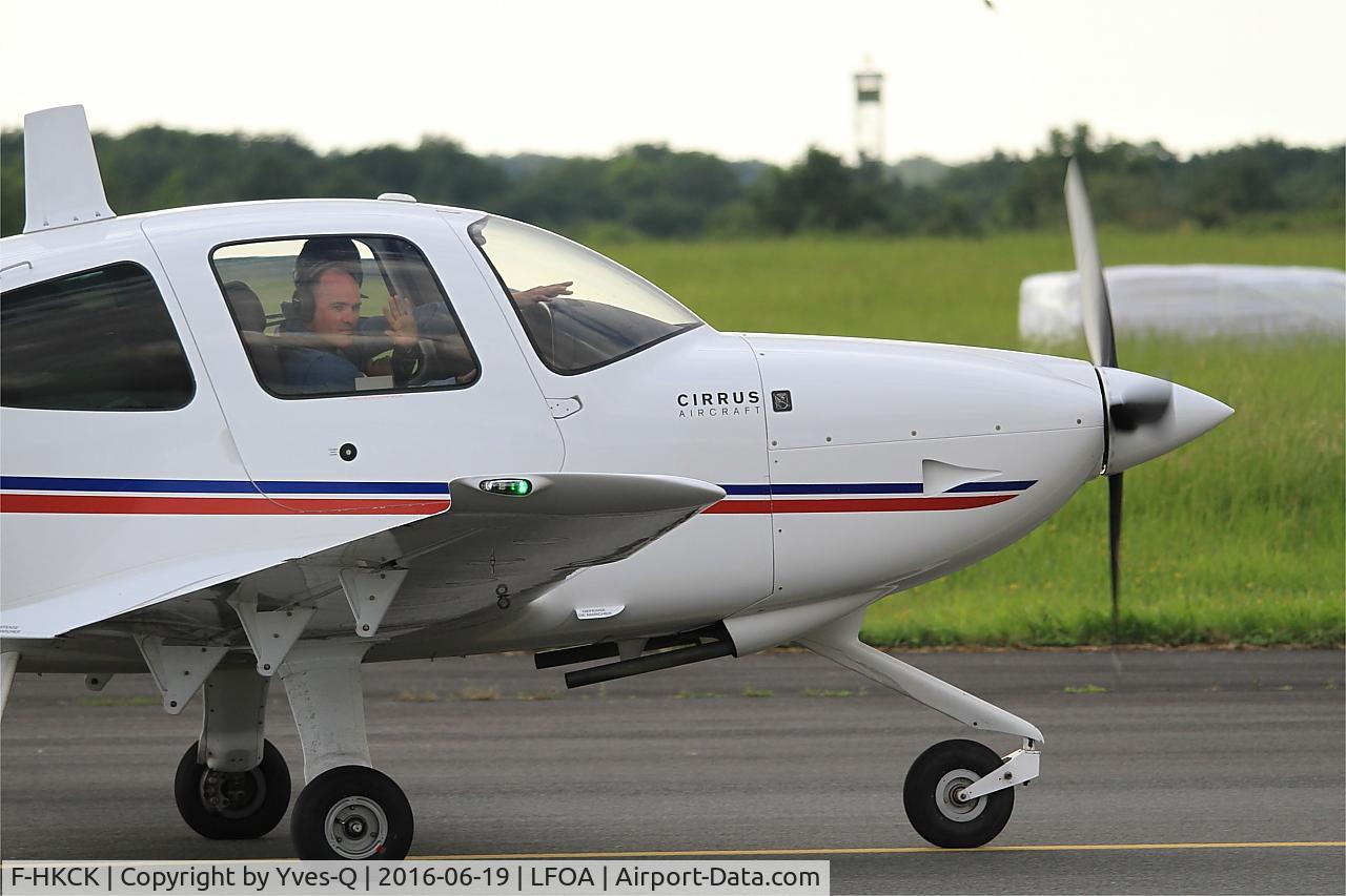 F-HKCK, Cirrus SR20 C/N 2192, Cirrus SR20, Taxiing to holding point rwy 24, Avord Air Base 702 (LFOA) Open day 2016