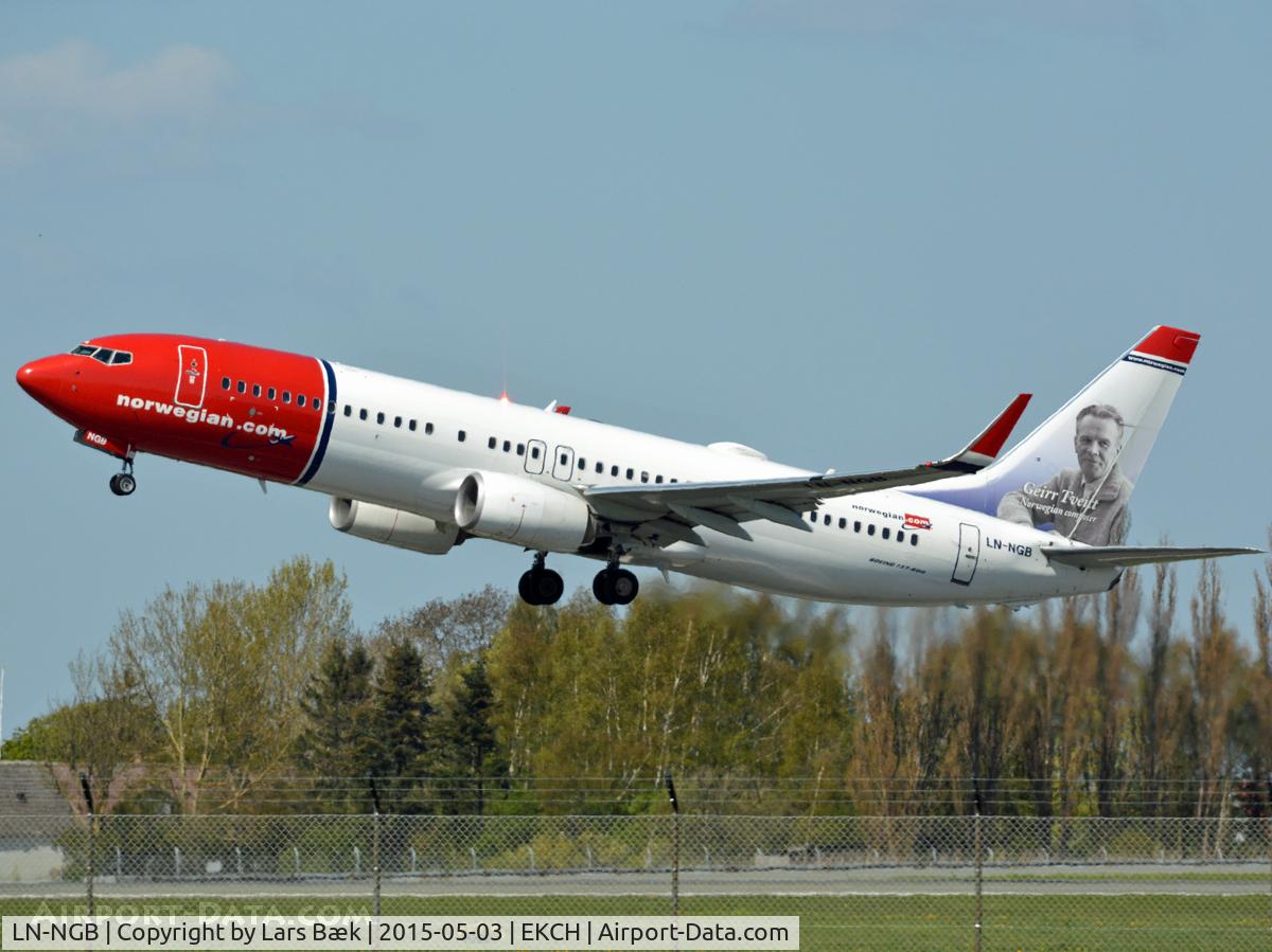 LN-NGB, 2012 Boeing 737-8JP C/N 39015, RWY22L