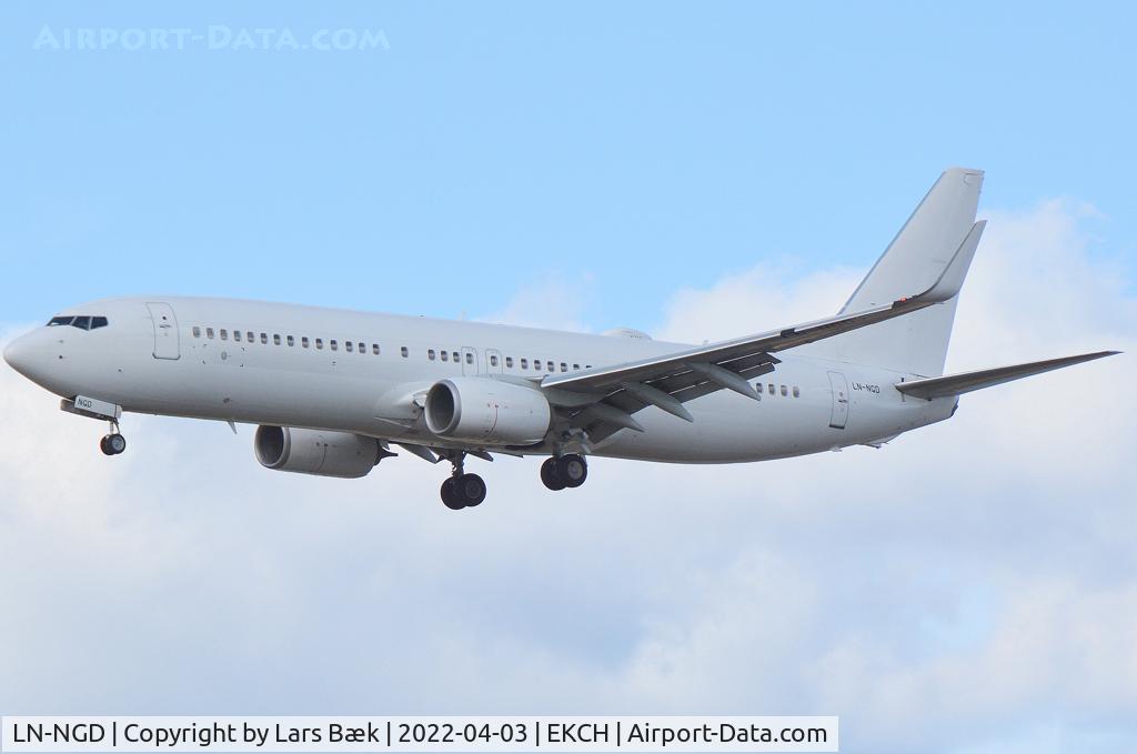 LN-NGD, 2012 Boeing 737-8JP C/N 39049/4161, RWY22L