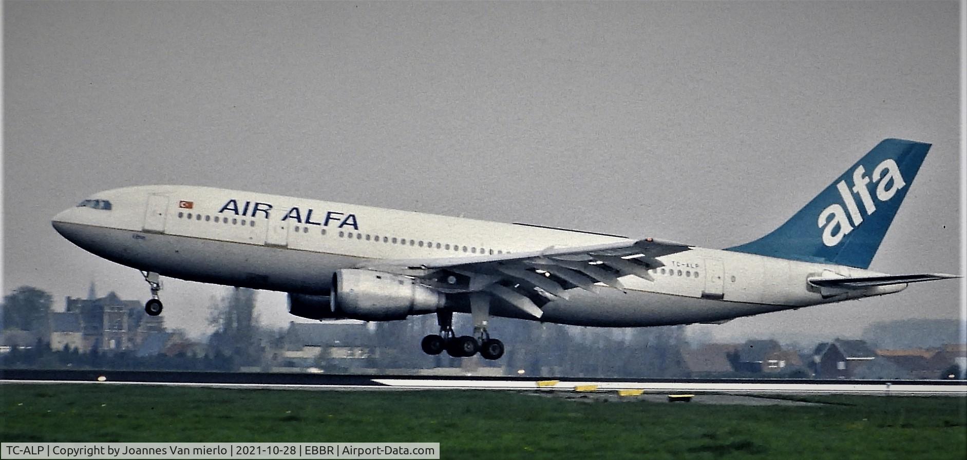 TC-ALP, Airbus A300B4-203 C/N 153, Slide scan
