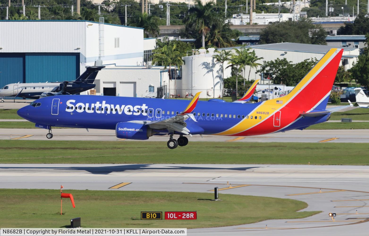 N8682B, 2016 Boeing 737-8H4 C/N 36651, FLL 2021