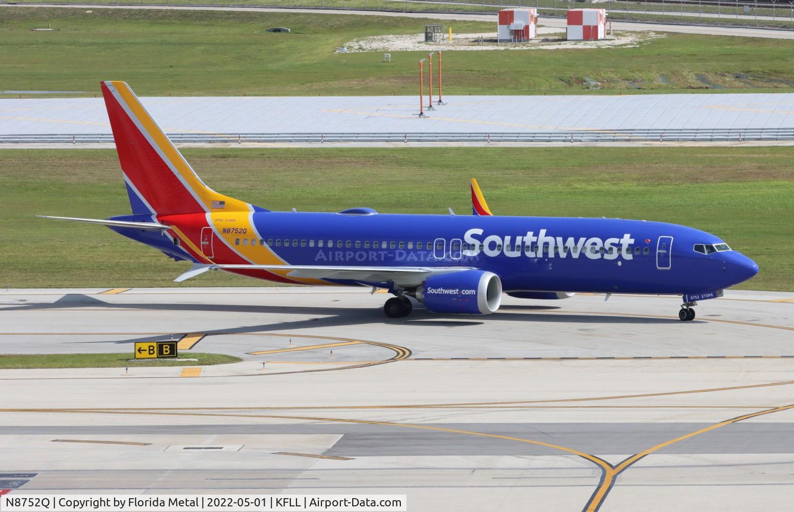 N8752Q, 2022 Boeing 737-8 MAX C/N 67206, FLL 2022