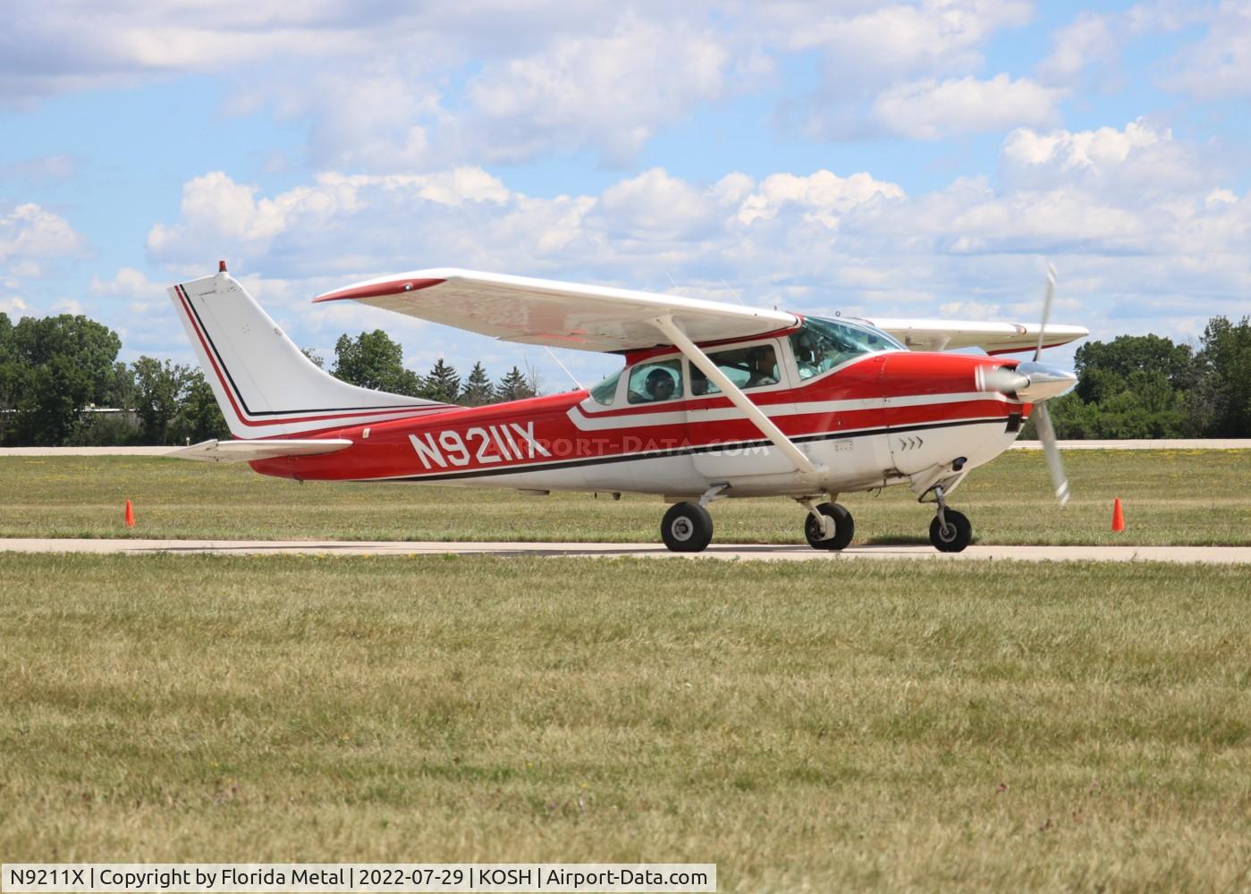 N9211X, 1961 Cessna 182E Skylane C/N 18253611, OSH 2022