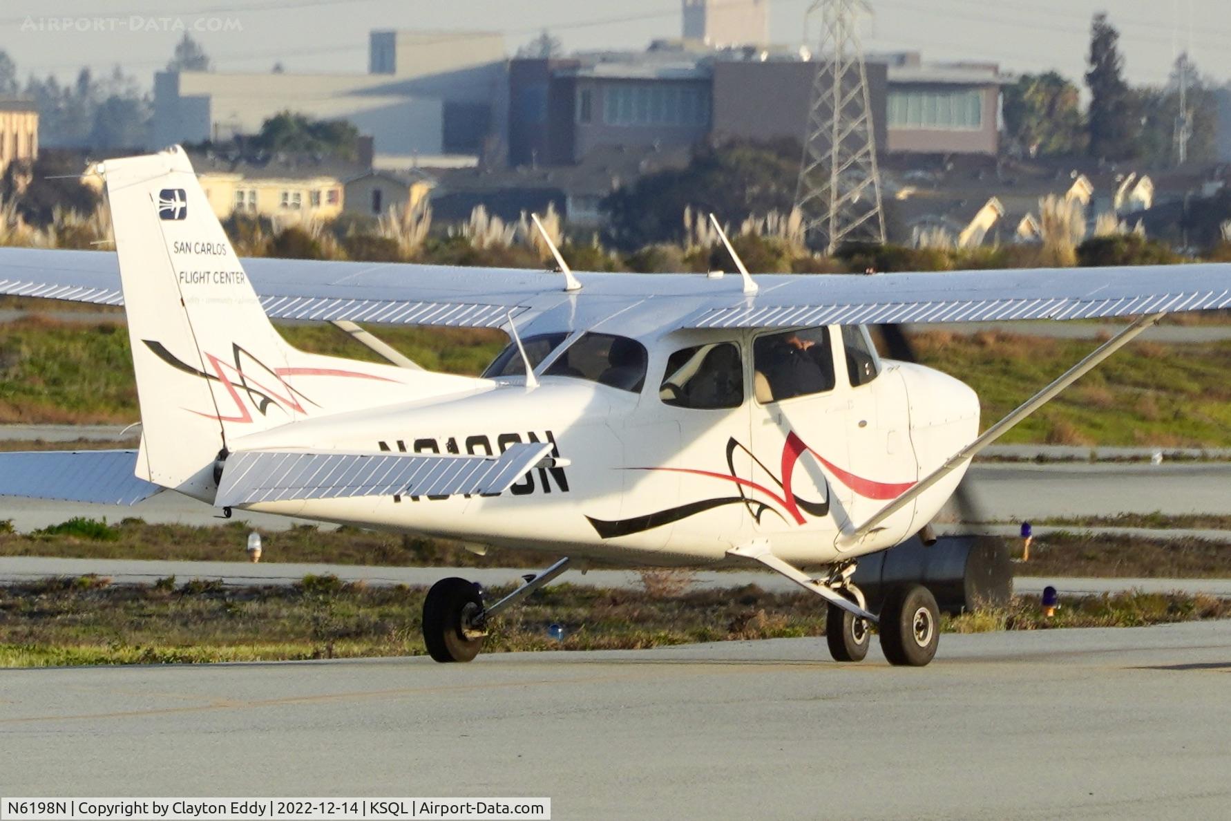 N6198N, 2008 Cessna 172S C/N 172S10792, San Carlos Airport in California 2022.
