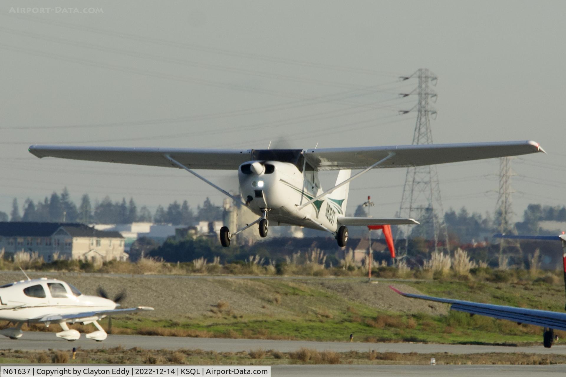 N61637, 1975 Cessna 172M C/N 17264691, San Carlos Airport in California 2022.