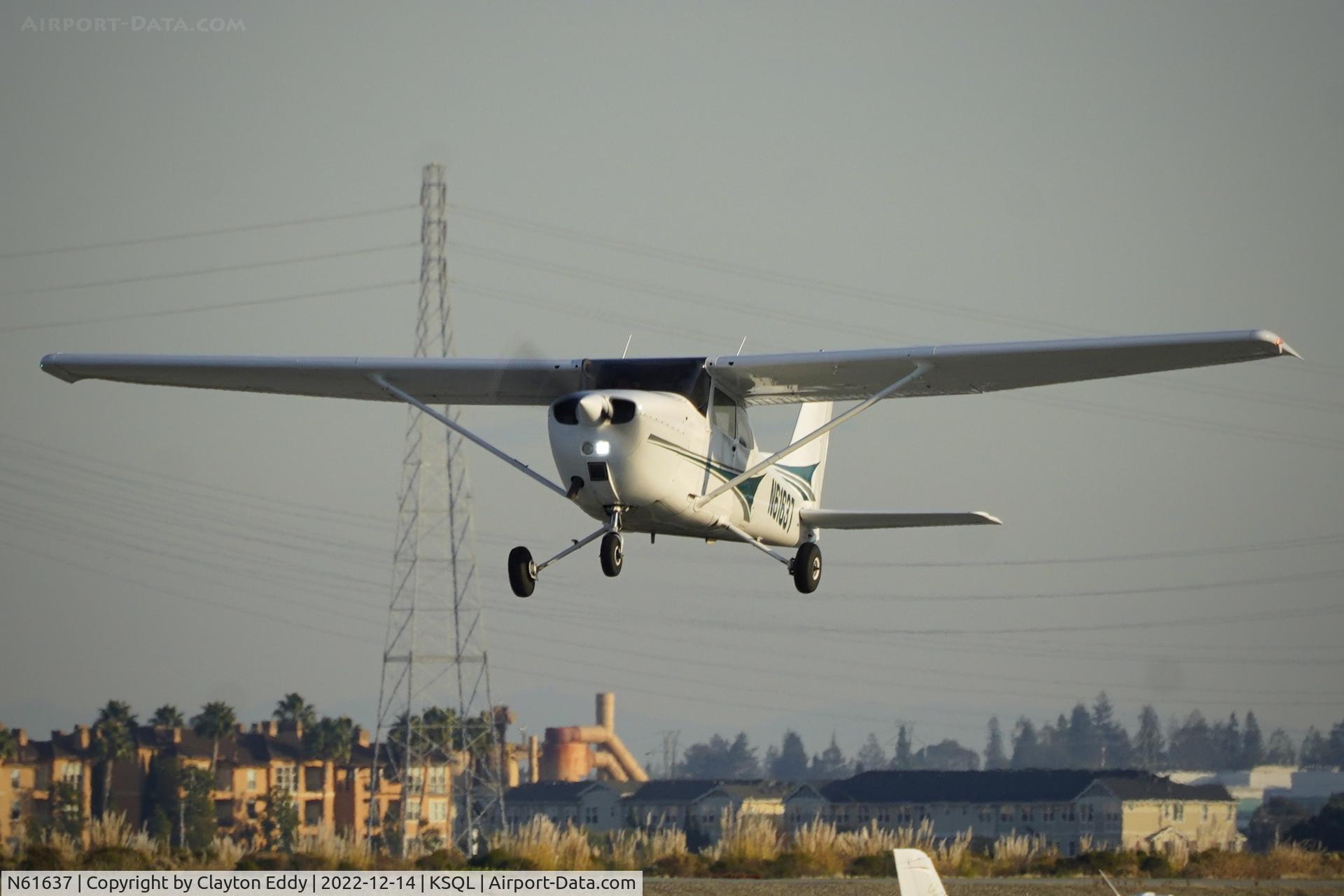 N61637, 1975 Cessna 172M C/N 17264691, San Carlos Airport in California 2022.