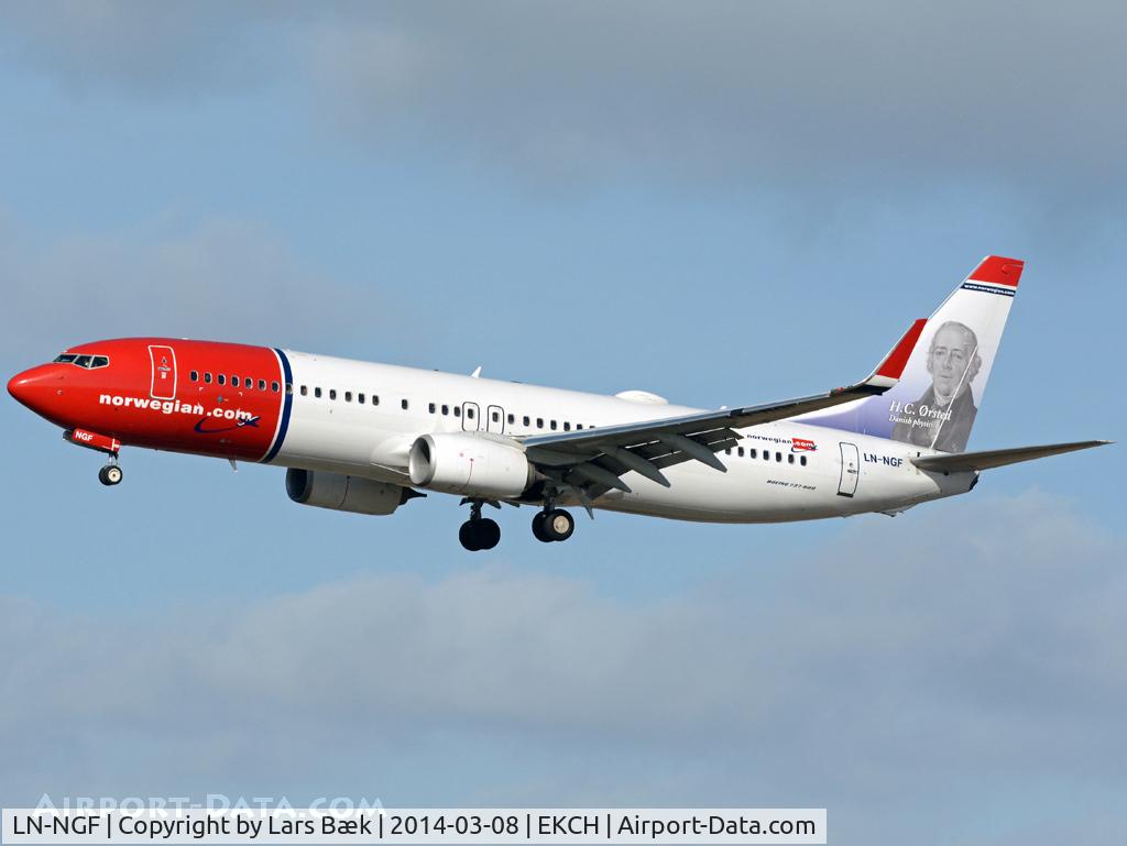 LN-NGF, 2012 Boeing 737-8JP C/N 39017, RWY22L