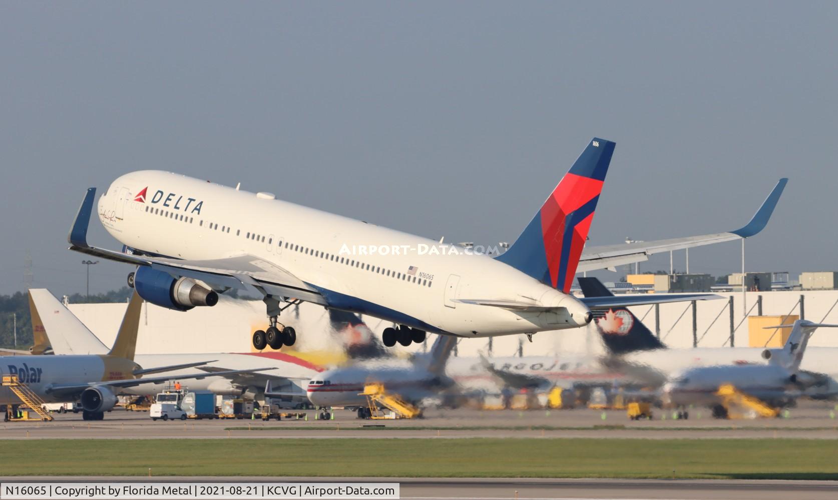 N16065, 1999 Boeing 767-332 C/N 30199, CVG 2021