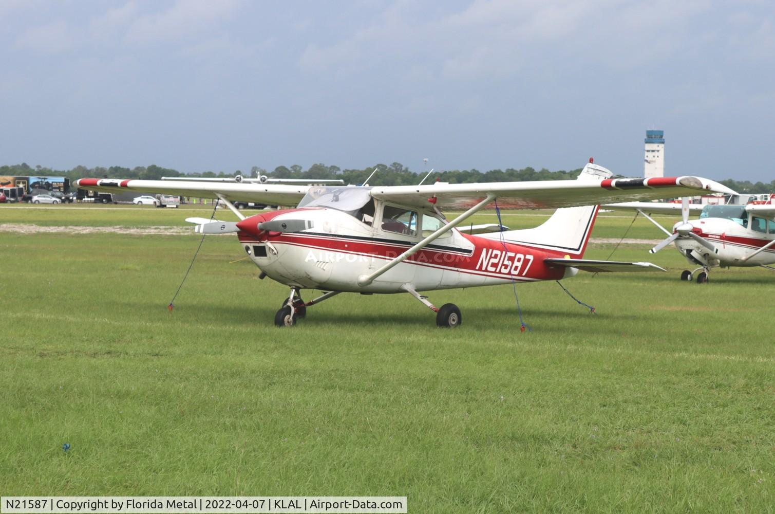 N21587, 1973 Cessna 182P Skylane C/N 18261733, Sun N fun 2022