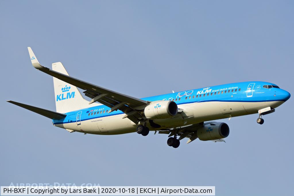 PH-BXF, 2000 Boeing 737-8K2 C/N 29596, RWY04L
