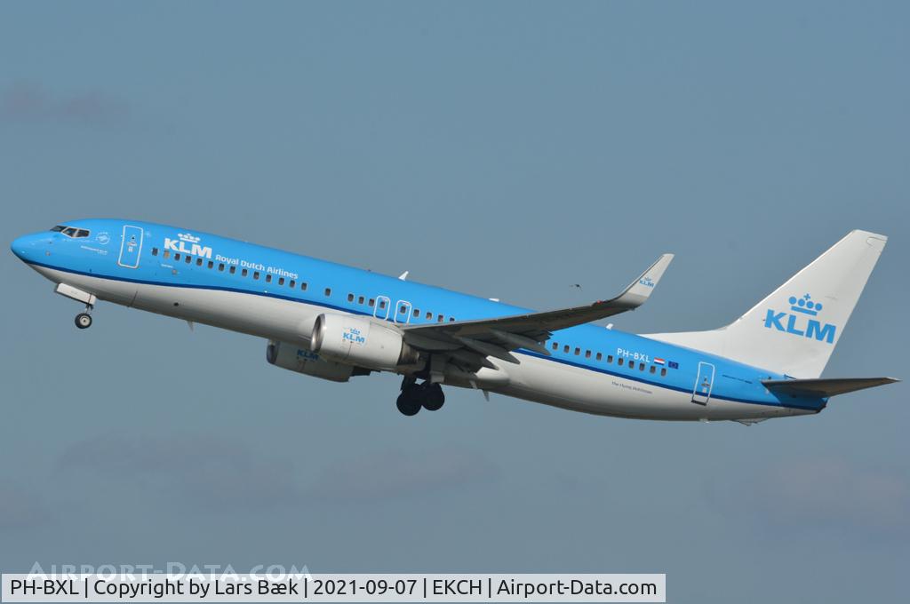 PH-BXL, 2000 Boeing 737-8K2 C/N 30359, RWY22R