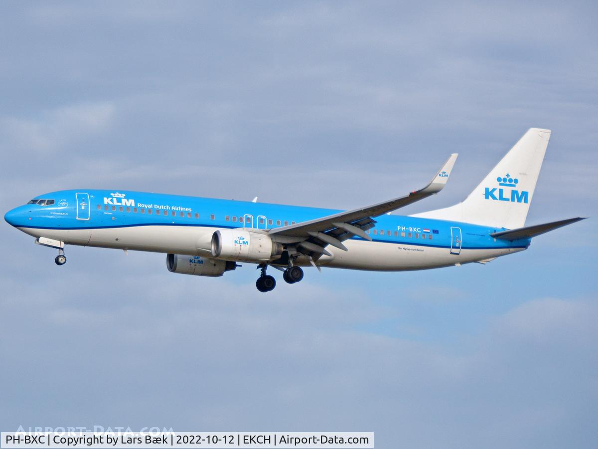 PH-BXC, 1999 Boeing 737-8K2 C/N 29133, RWY22L