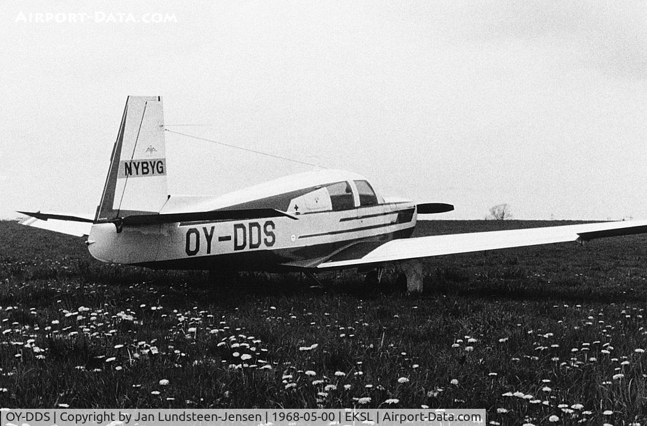 OY-DDS, 1966 Mooney M.20E Super 21 C/N 1199, Mooney M.20E Super 21 OY-DDS from NYBYG seen at Skovlunde Airfield in Denmark in 1968.