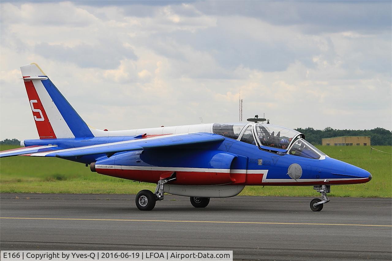 E166, Dassault-Dornier Alpha Jet E C/N E166, Dassault Dornier Alphajet (F-UHRW), Athos 05 of Patrouille de France 2016, Avord Air Base 702 (LFOA) Open day 2016
