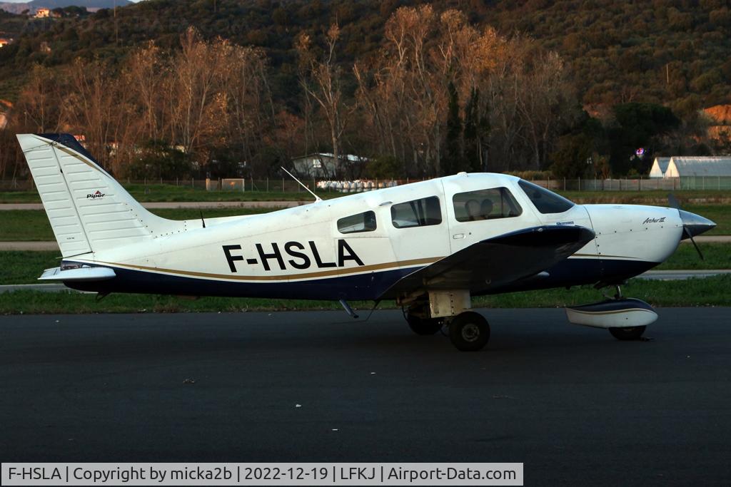 F-HSLA, 2005 Piper PA-28-181 Archer II C/N 2843610, Parked