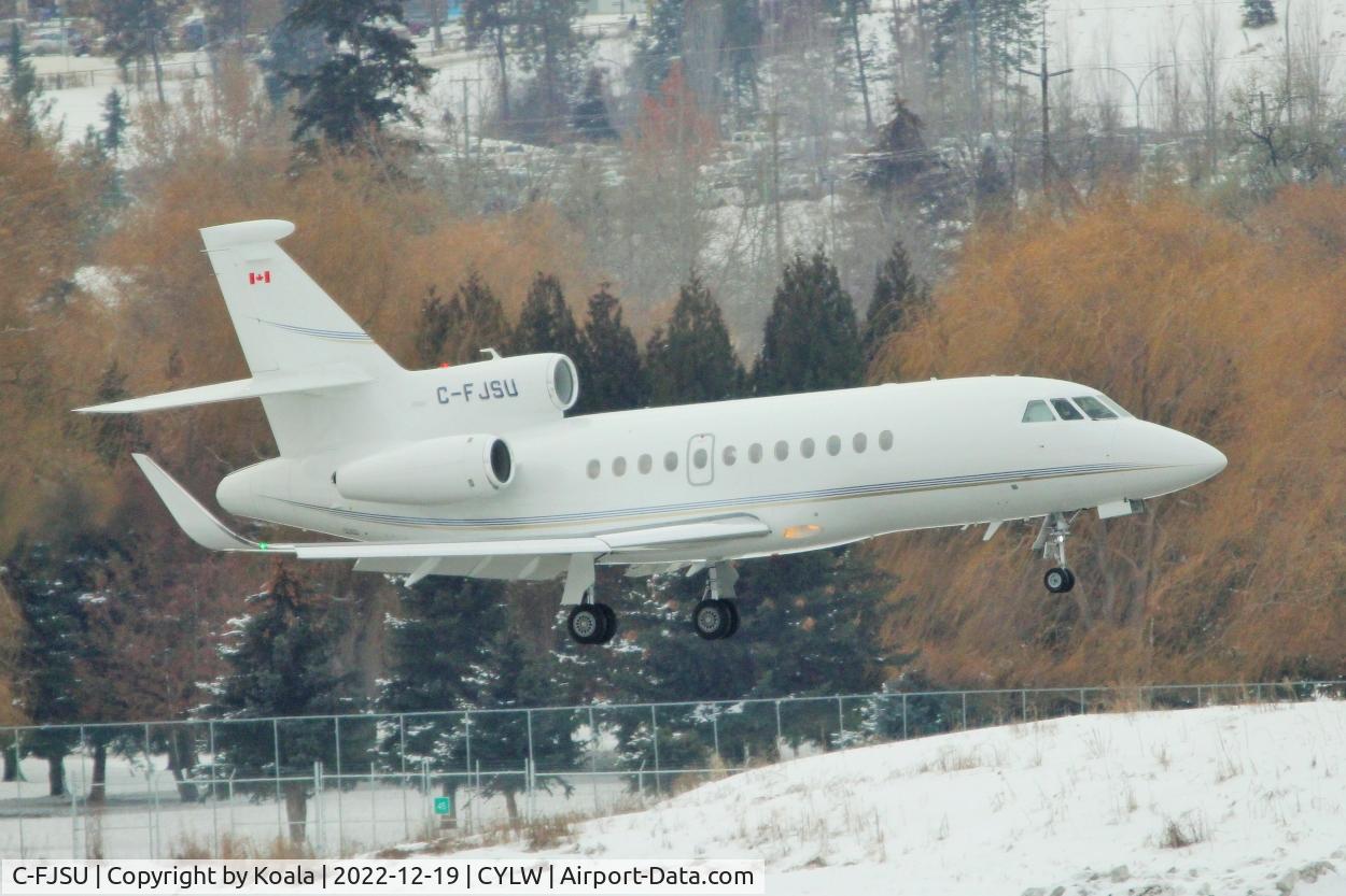 C-FJSU, 2007 Dassault Falcon 900EX C/N 185, Arrival from Vancouver. Temperature: -22 celsius with cold wind.