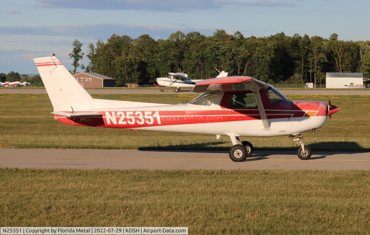N25351, 1977 Cessna 152 C/N 15280609, OSH 2022