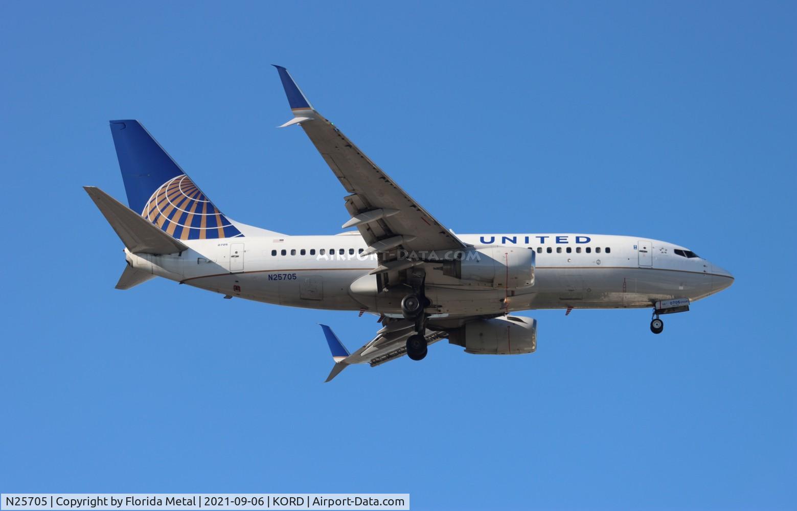 N25705, 1998 Boeing 737-724 C/N 28766, ORD 2021