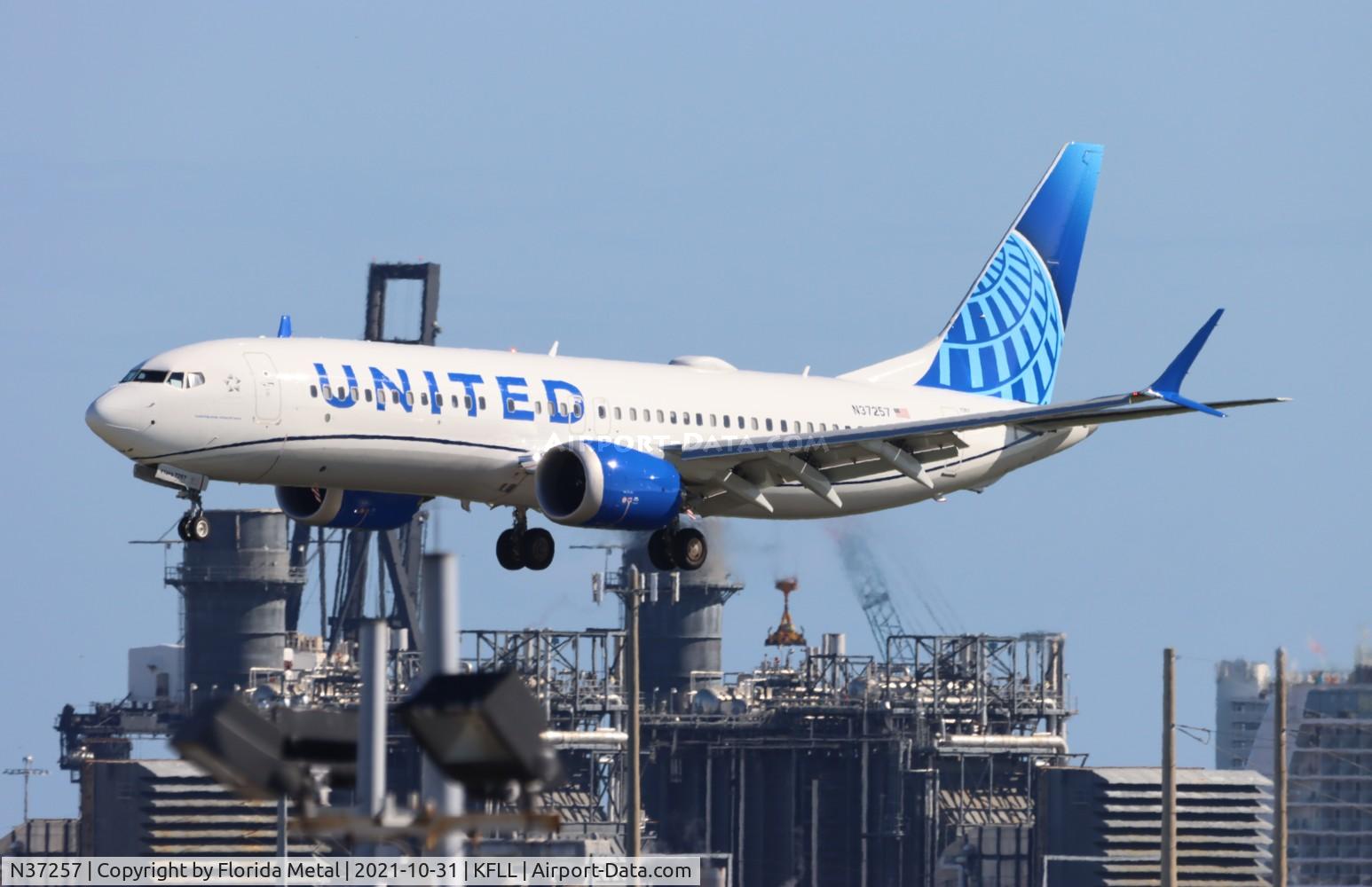 N37257, 2021 Boeing 737-8 MAX C/N 43442, FLL 2021