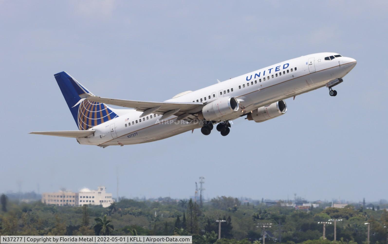 N37277, 2002 Boeing 737-824 C/N 31595, FLL 2022