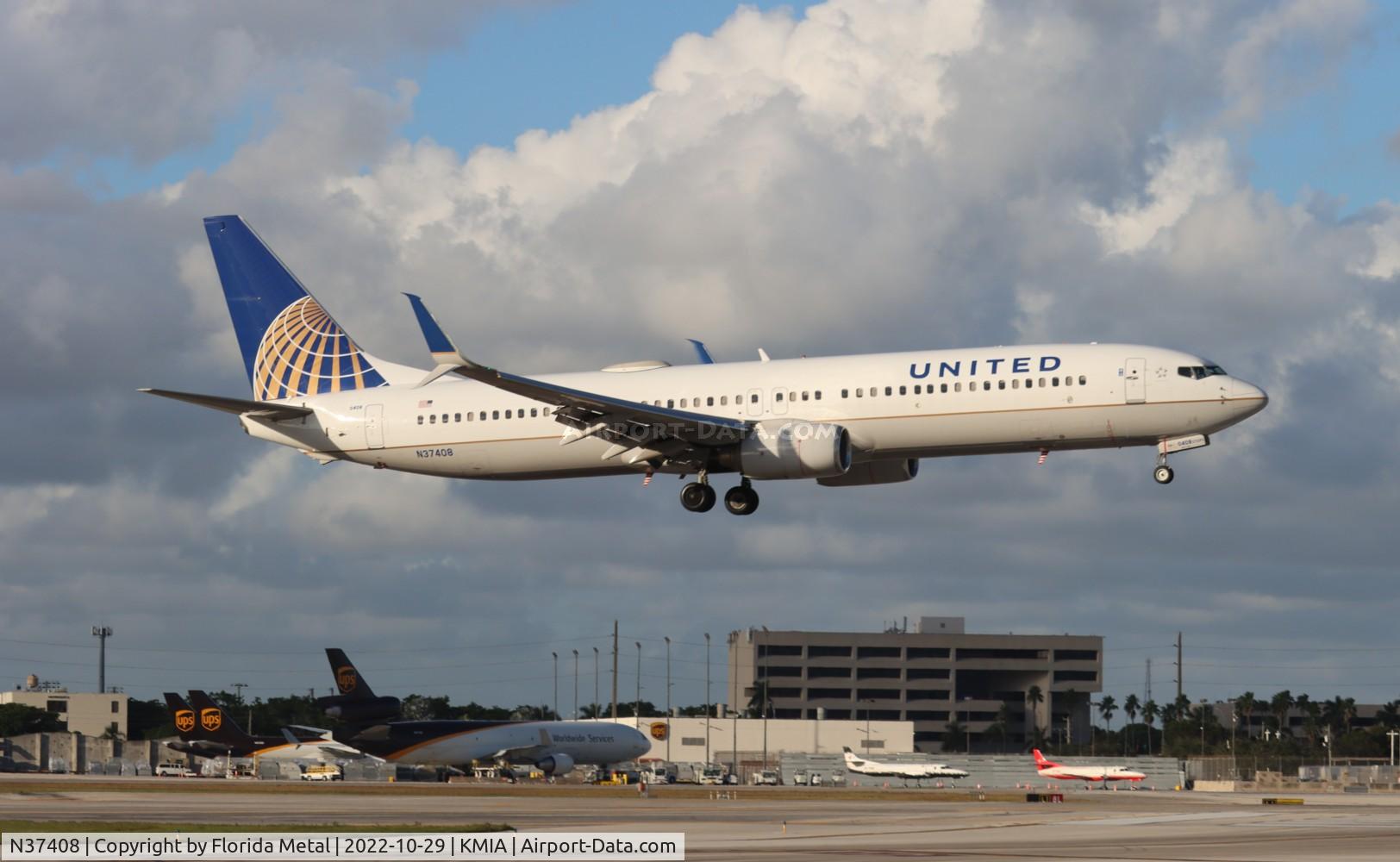N37408, 2001 Boeing 737-924 C/N 30125, MIA 2022