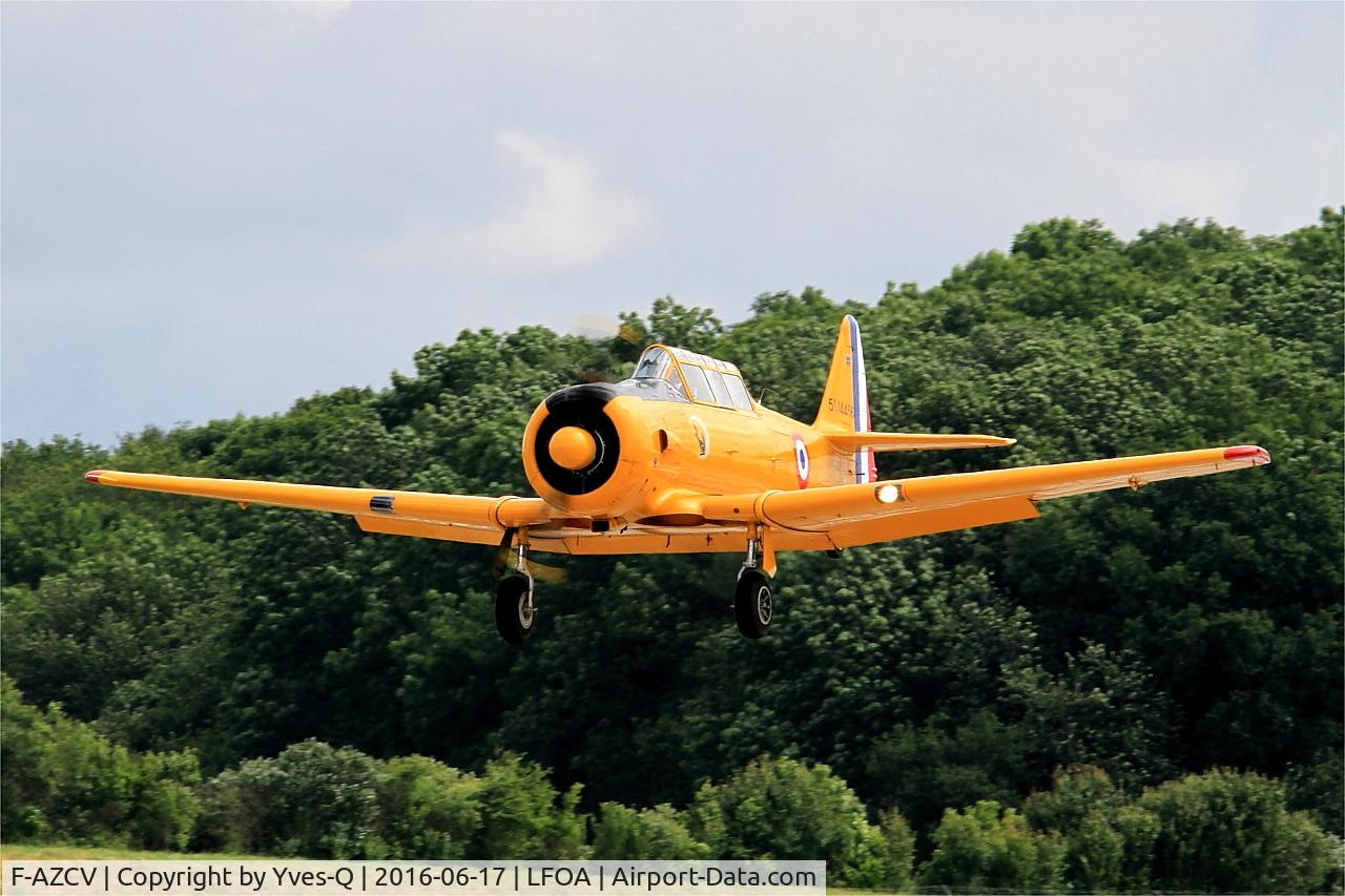 F-AZCV, 1951 North American T-6G Texan C/N 182-143, North American T-6G Texan, On final rwy 24, Avord Air Base 702 (LFOA) Open day 2016