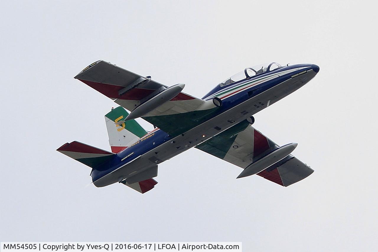 MM54505, Aermacchi MB-339A C/N 6716/111/AA053, Aermacchi MB-339PAN, N°5 of Frecce Tricolori Aerobatic Team 2016, On display, Avord Air Base 702 (LFOA) Open day 2016