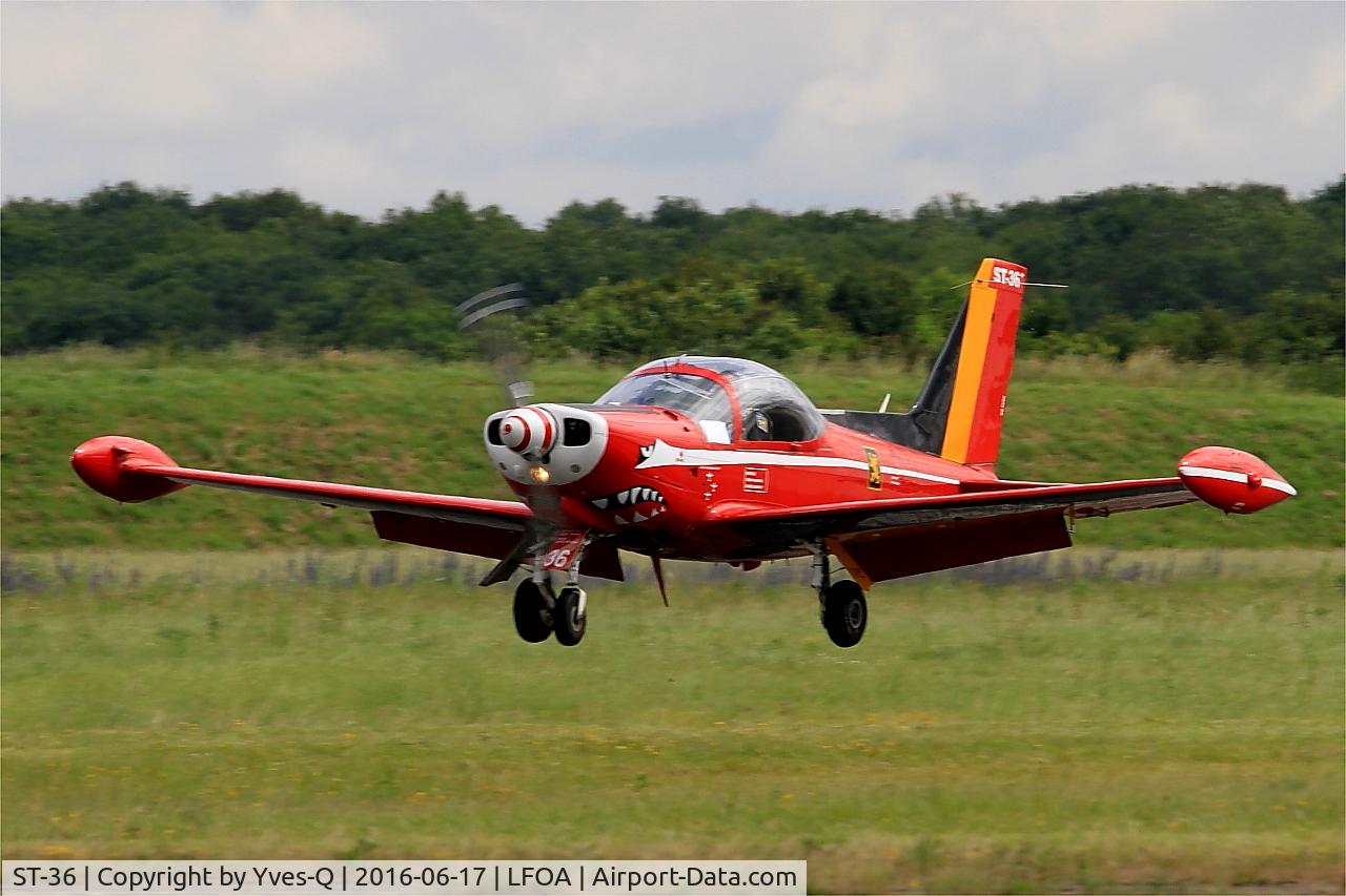 ST-36, SIAI-Marchetti SF-260M C/N 10-36, Red Devil Team SIAI-Marchetti SF-260M, Landing rwy 24, Avord Air Base 702 (LFOA) Open day 2016