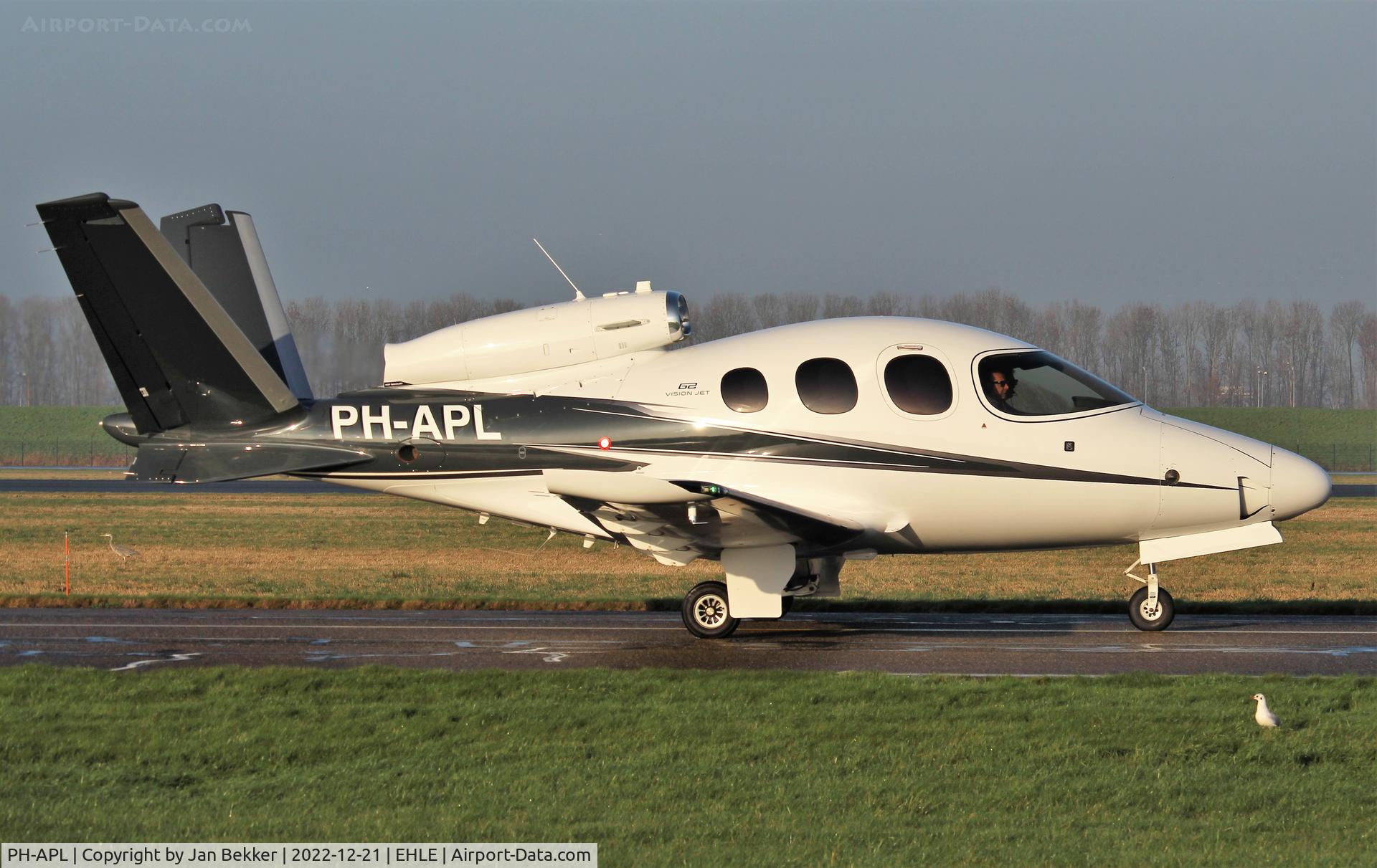 PH-APL, Cirrus Vision SF50 G2 C/N 0111, Lelystad Airport