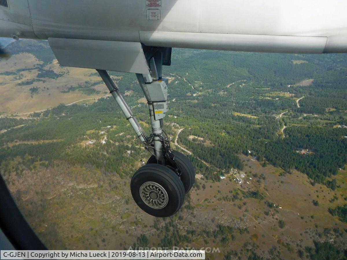 C-GJEN, 2016 De Havilland Canada DHC-8-402Q Dash 8 C/N 4536, Approaching Edmonton
