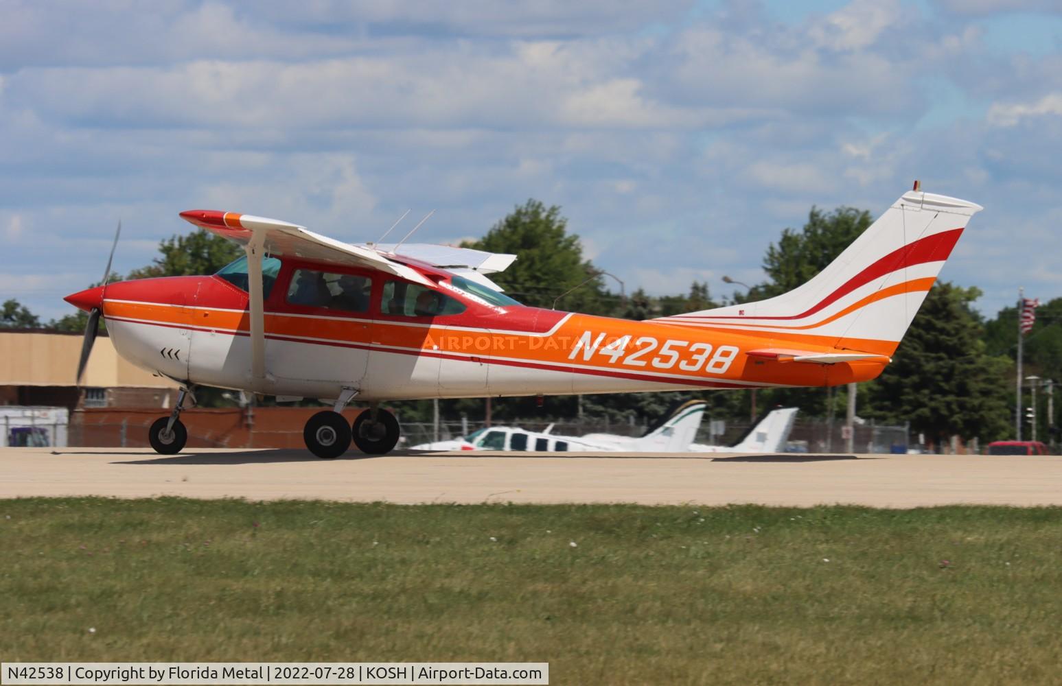 N42538, 1968 Cessna 182L Skylane C/N 18259064, OSH 2022