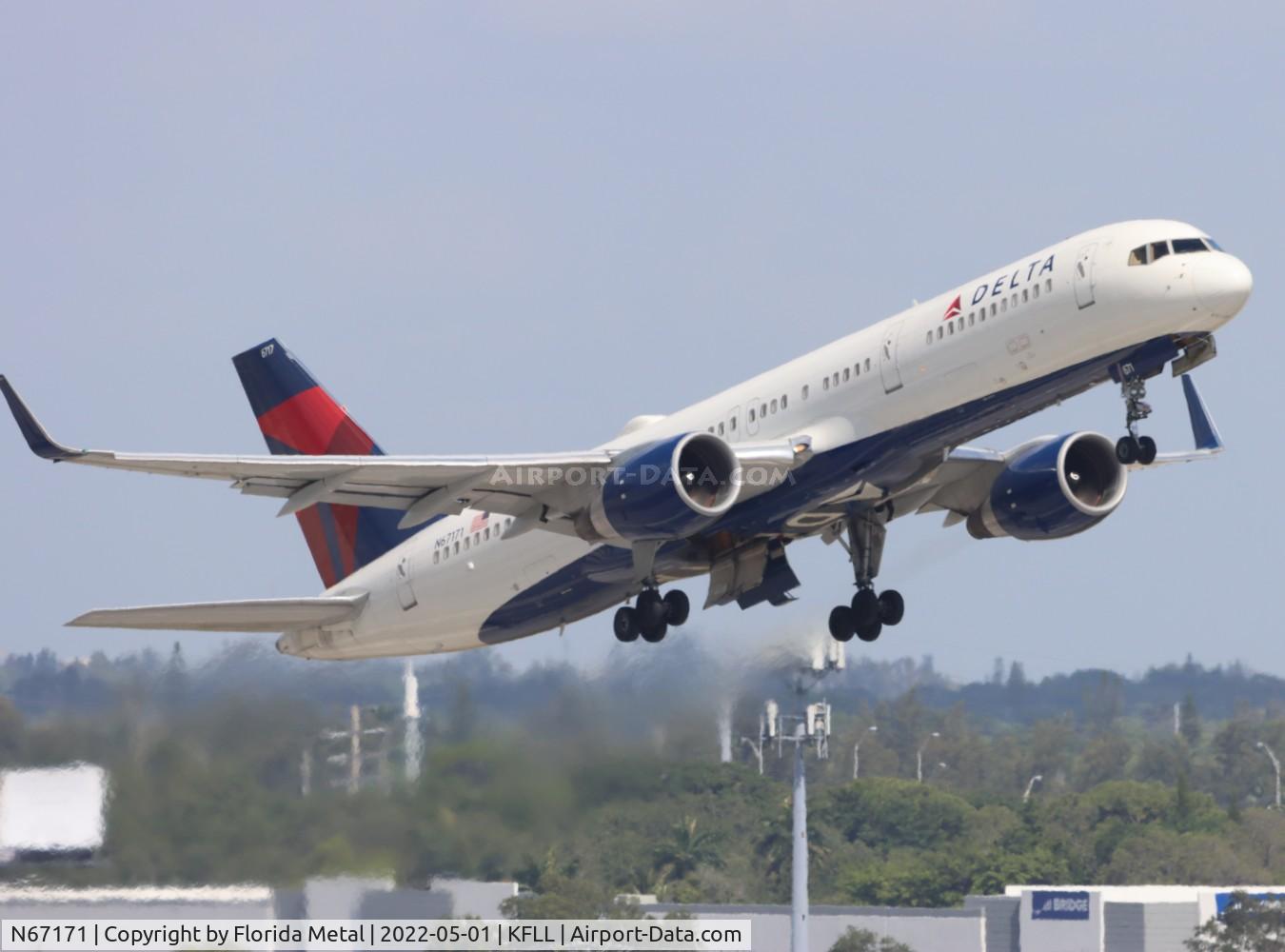 N67171, 2001 Boeing 757-232 C/N 30839, FLL 2022