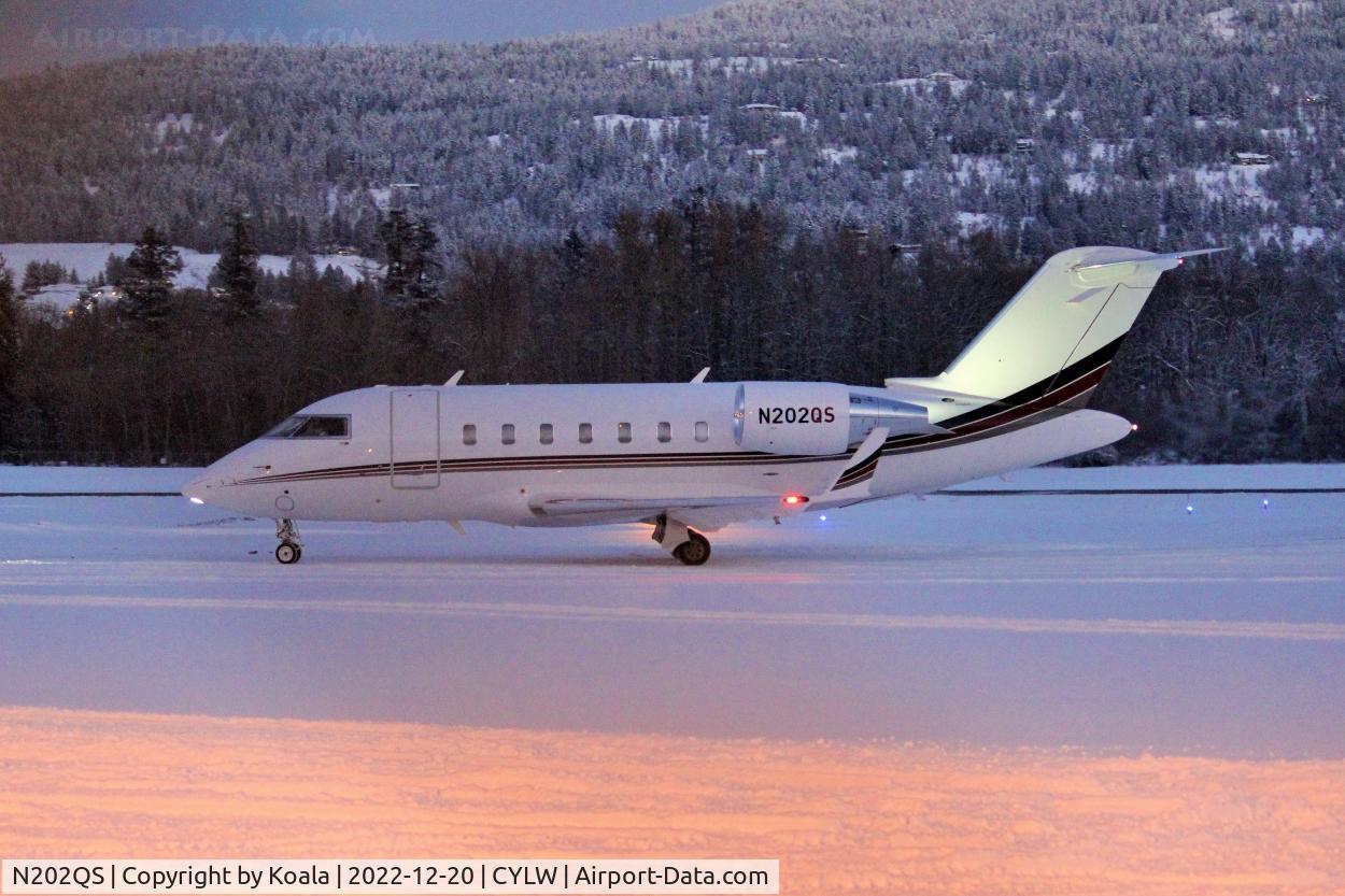 N202QS, 2015 Bombardier Challenger 650 (CL-600-2B16) C/N 6053, Arrival from Boston (BOS).