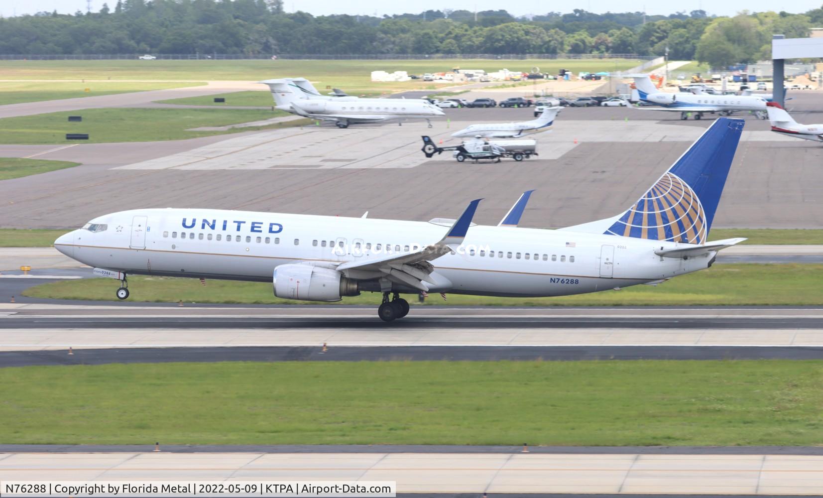 N76288, 2004 Boeing 737-824 C/N 33451, TPA 2022