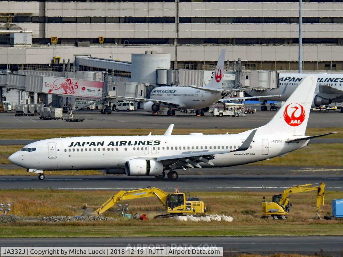 JA332J, 2010 Boeing 737-846 C/N 40347, At Haneda