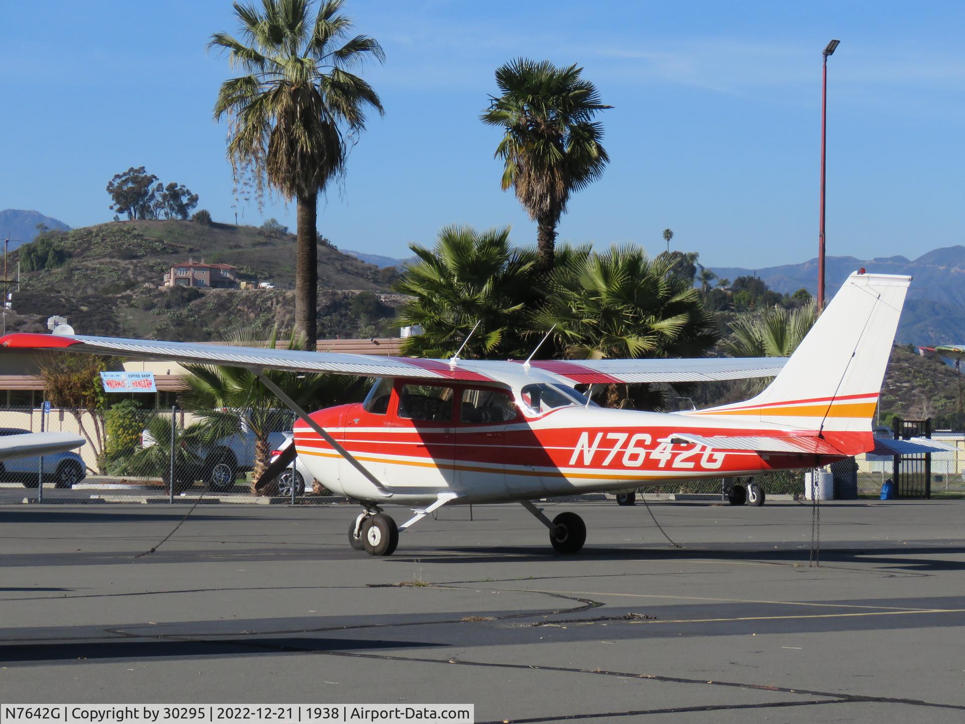 N7642G, 1970 Cessna 172L C/N 17259342, Parked