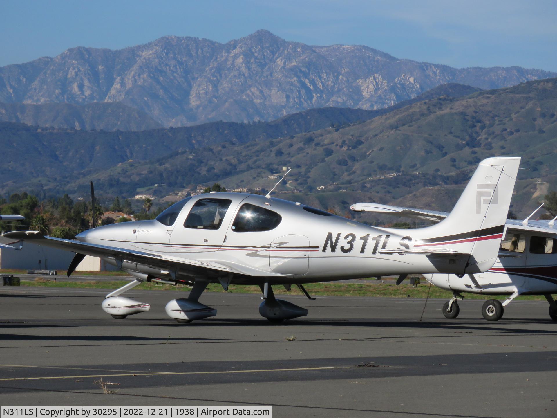 N311LS, 2012 Cirrus SR20 C/N 2162, Parked