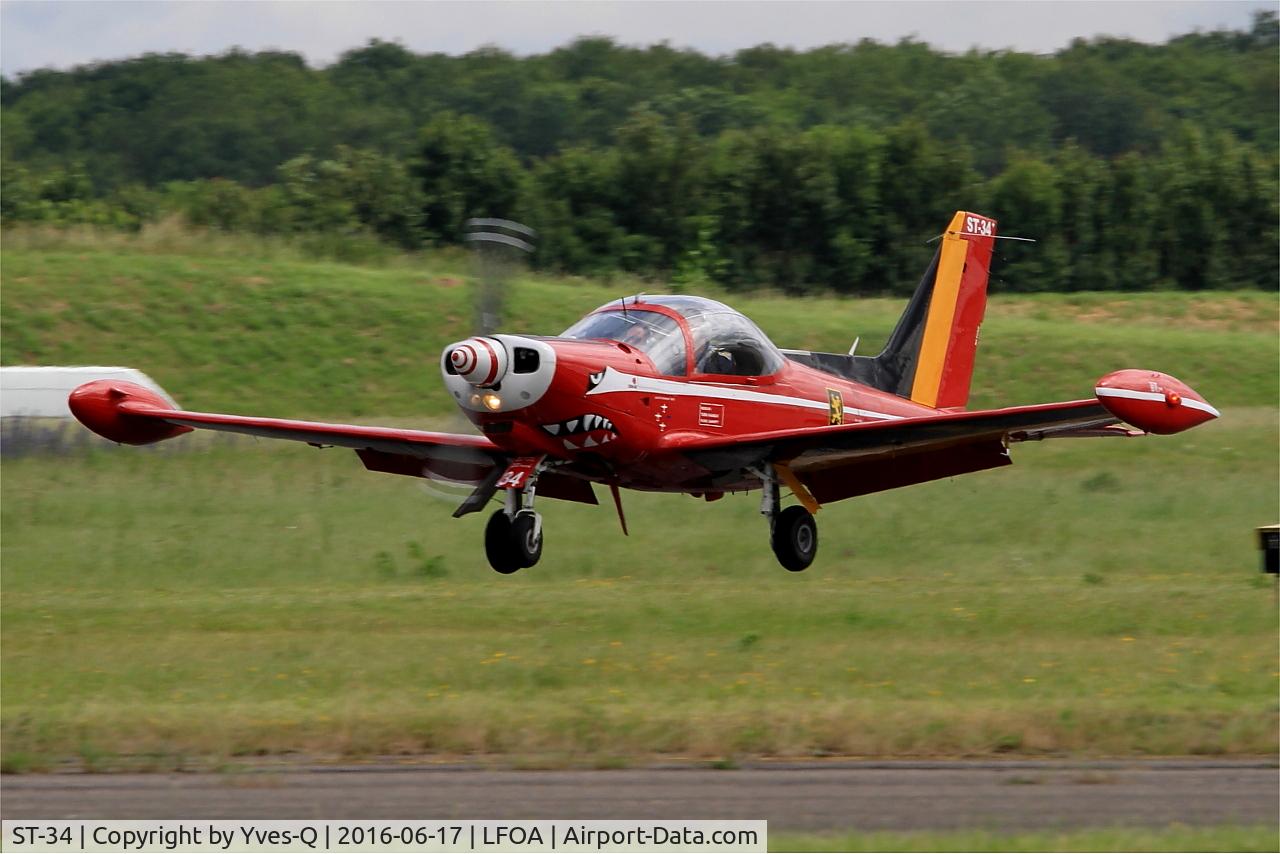 ST-34, SIAI-Marchetti SF-260MB C/N 10-34, Belgian Red Devil Team SIAI-Marchetti SF-260M, Landing rwy 24, Avord Air Base 702 (LFOA) Open day 2016