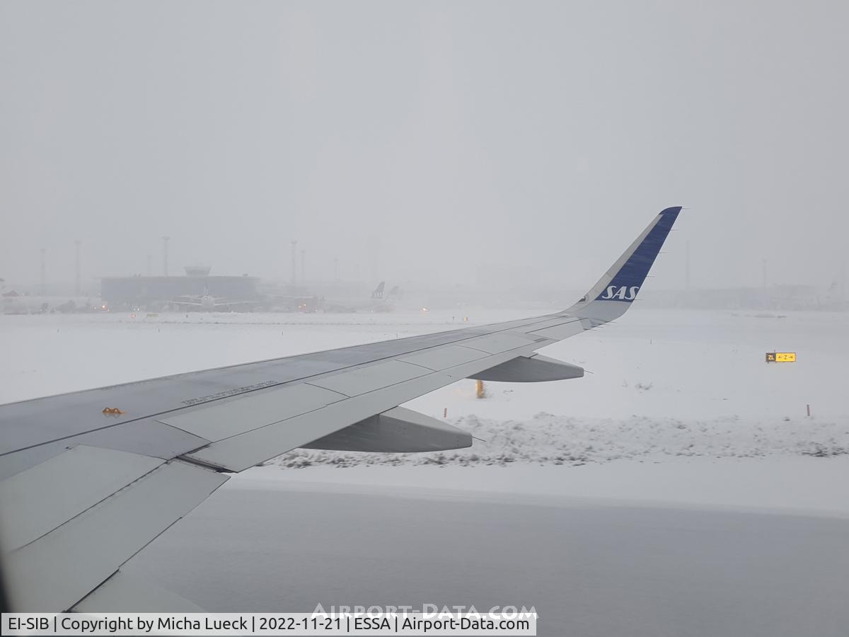 EI-SIB, 2017 Airbus A320-251N C/N 7951, Landing in heavy snow fall