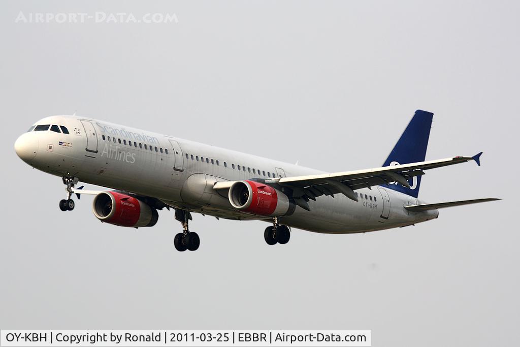 OY-KBH, 2002 Airbus A321-232 C/N 1675, at bru