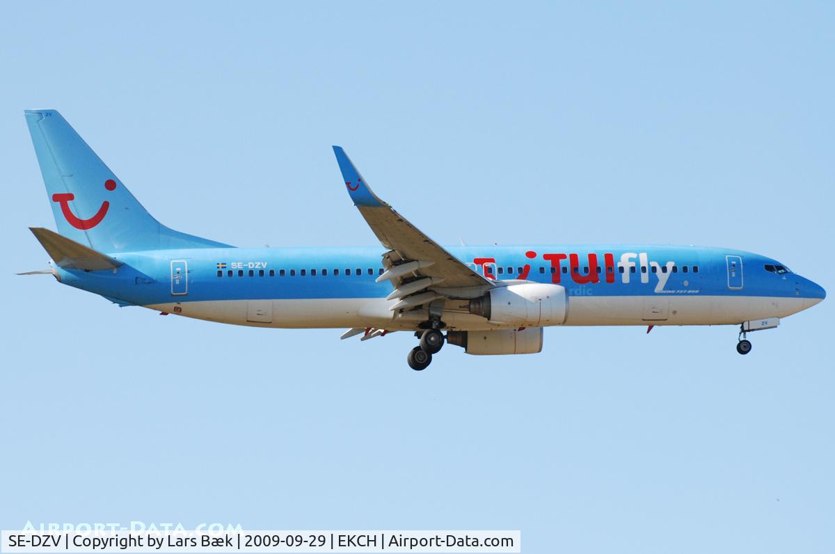 SE-DZV, 2003 Boeing 737-804 C/N 32904, RWY04L