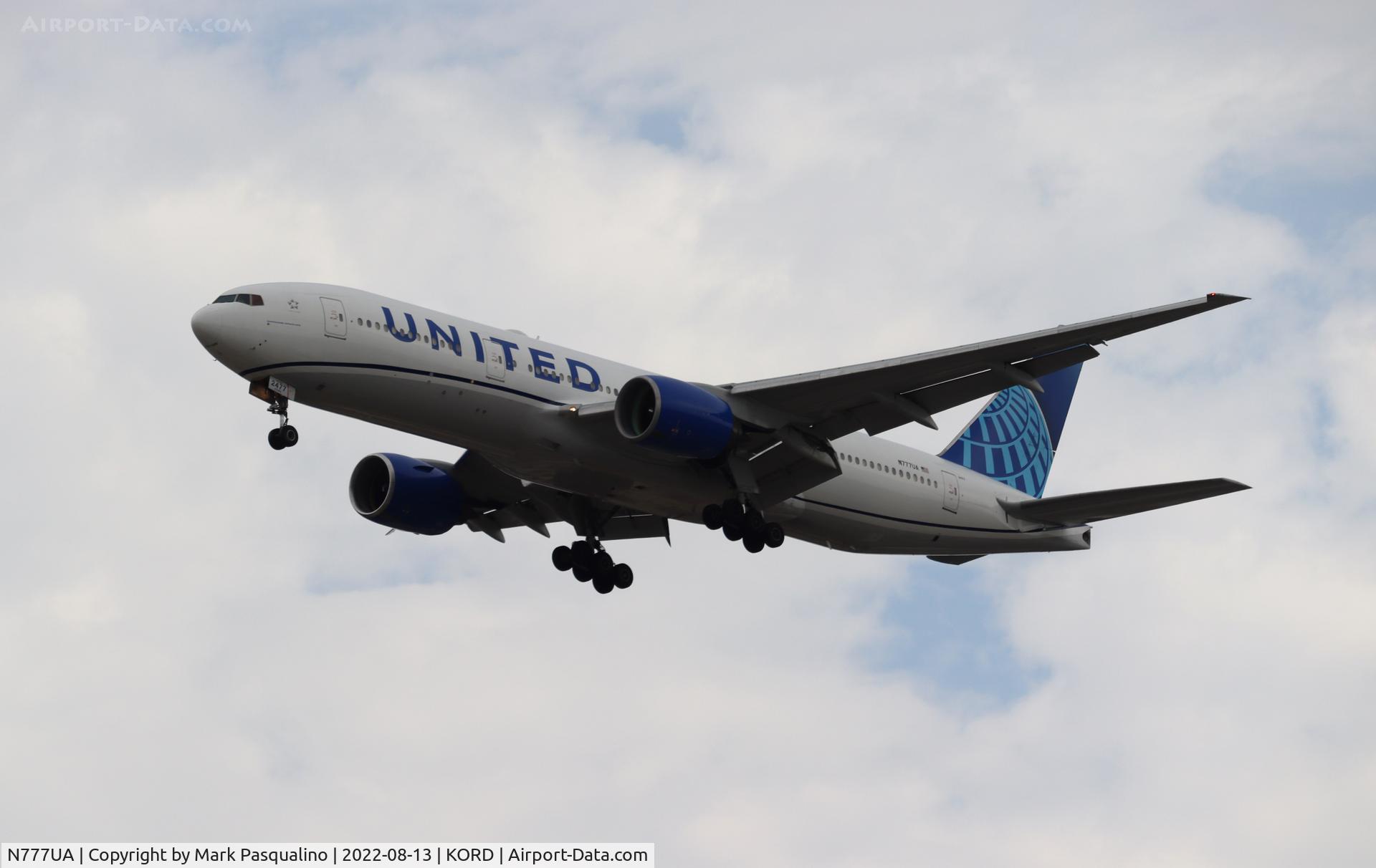 N777UA, 1995 Boeing 777-222 C/N 26916, Boeing 777-222