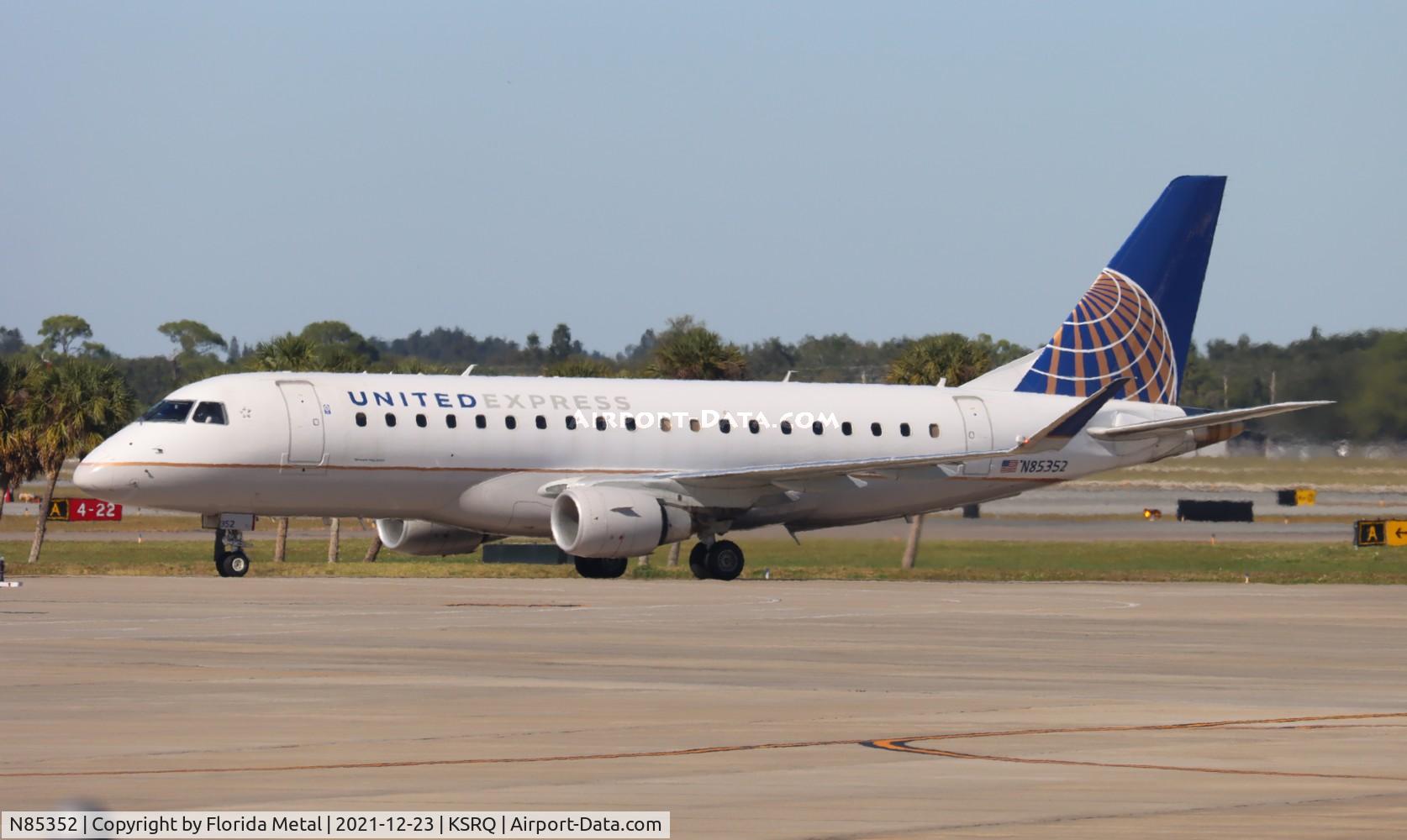 N85352, 2017 Embraer 175LR (ERJ-170-200LR) C/N 17000673, SRQ 2021
