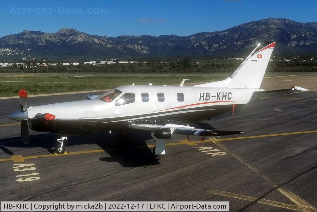 HB-KHC, 2005 Socata TBM-700 C2 C/N 342, Parked