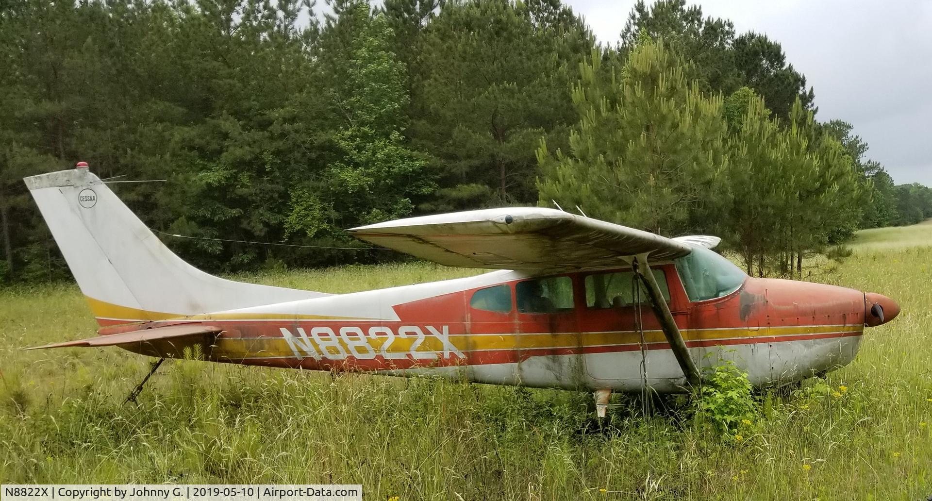 N8822X, 1961 Cessna 182D Skylane C/N 18253222, Parked at an overgrown grass strip in SC