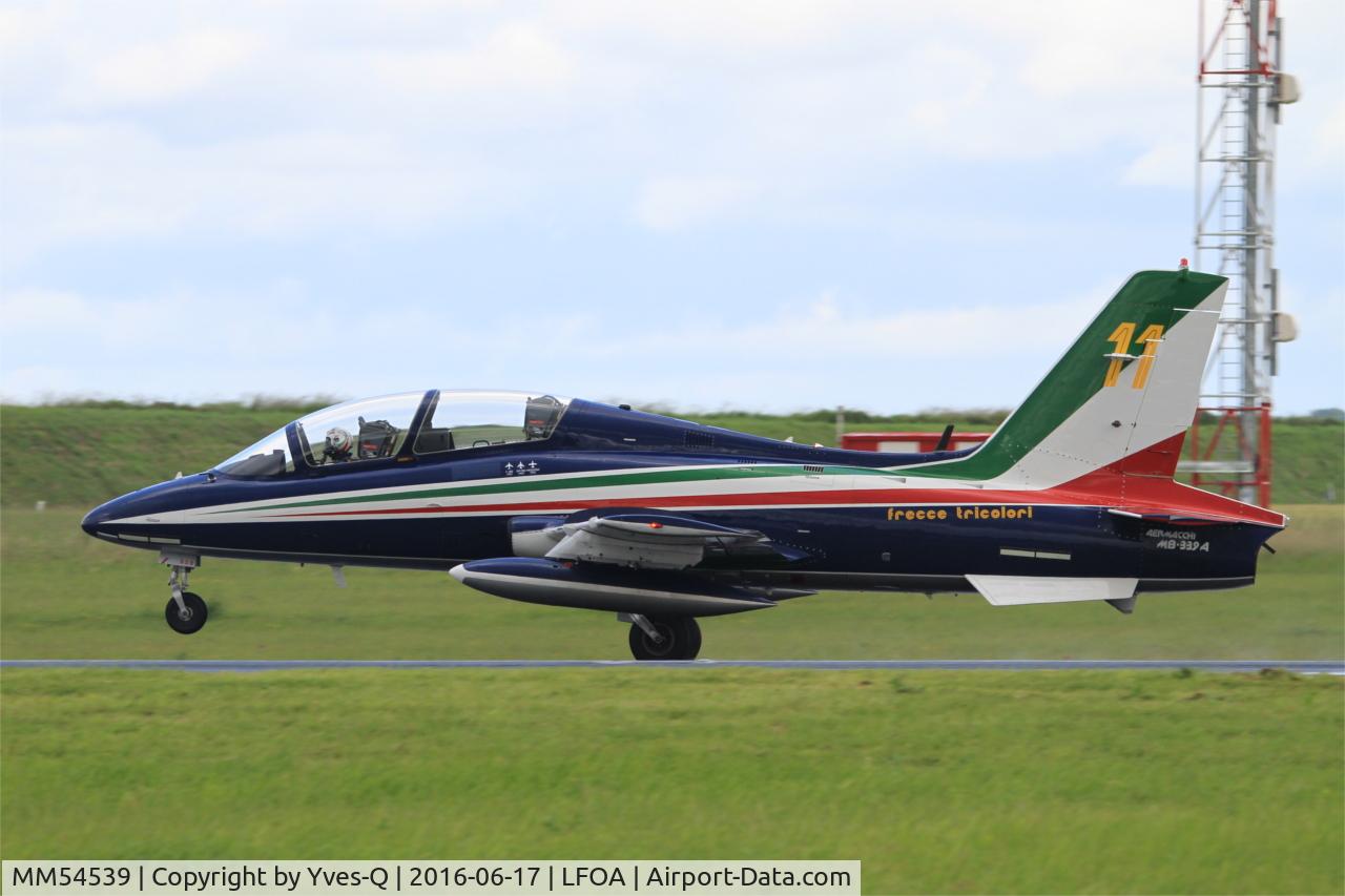 MM54539, Aermacchi MB-339PAN C/N 6760/155/AA071, Aermacchi MB-339PAN, N°11 of Frecce Tricolori Aerobatic Team 2016, Landing rwy 24, Avord Air Base 702 (LFOA) Open day 2016