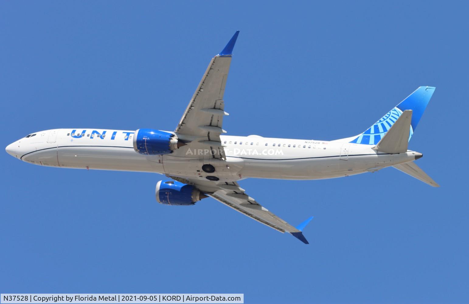 N37528, 2021 Boeing 737-9 MAX C/N 64502, ORD 2021