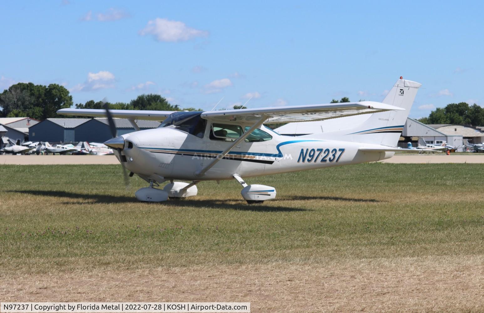 N97237, 1979 Cessna 182Q Skylane C/N 18267028, OSH 2022
